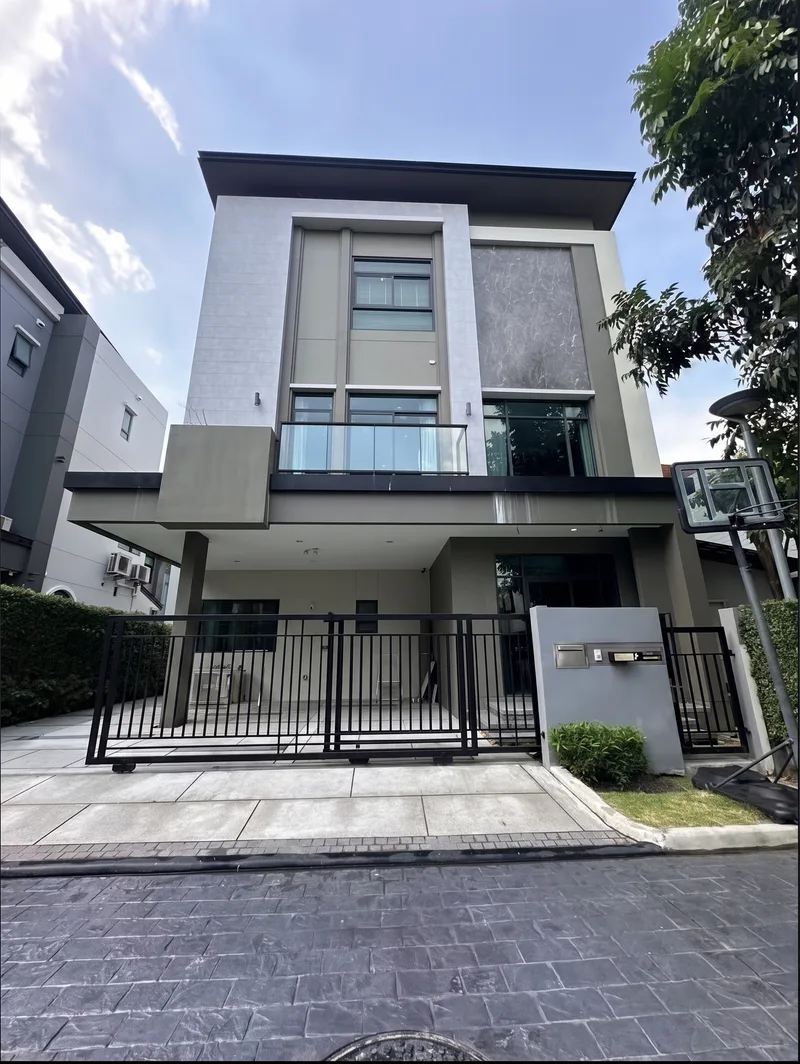布纳威提区 三层独栋别墅，占地233平米，4卧4卫，拎包入住 低于市场价