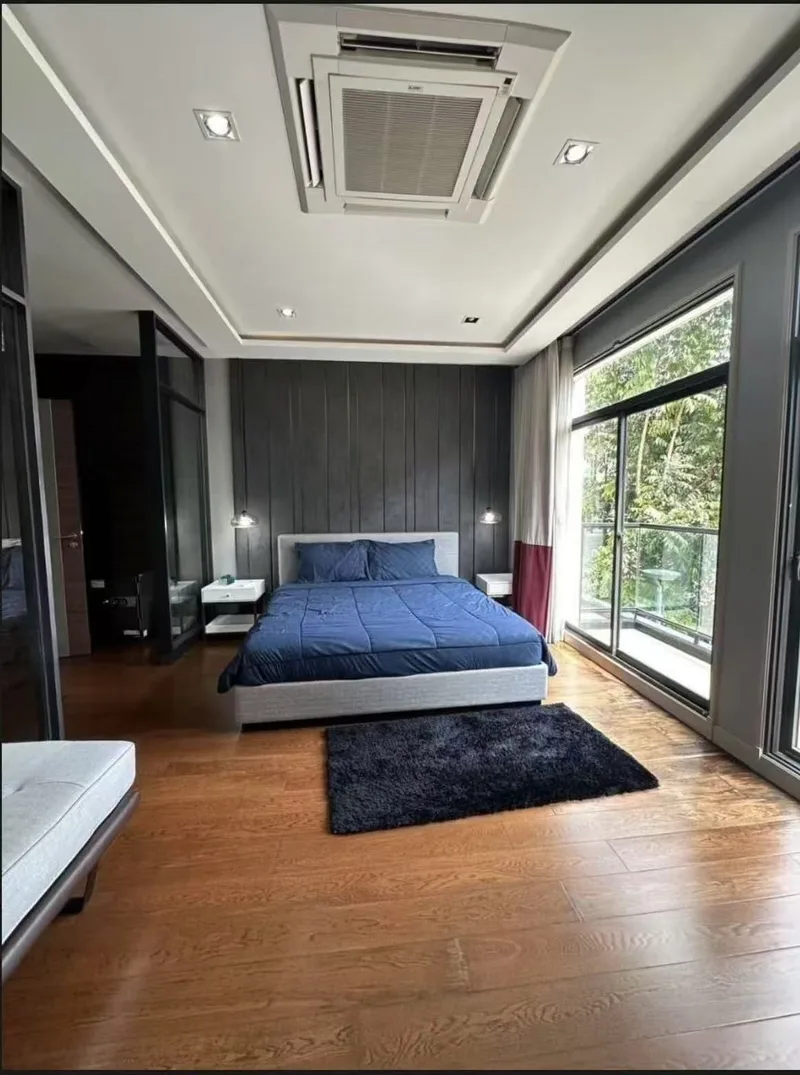 布纳威提区 三层独栋别墅，占地233平米，4卧4卫，拎包入住 低于市场价 4